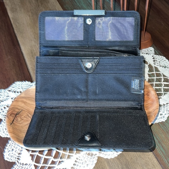 *SOLD on EBAY TAHARI black trifold wallet w/identity protect lining - Picture 3 of 5